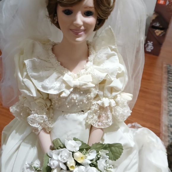 Princess Diana doll - Picture 7 of 14
